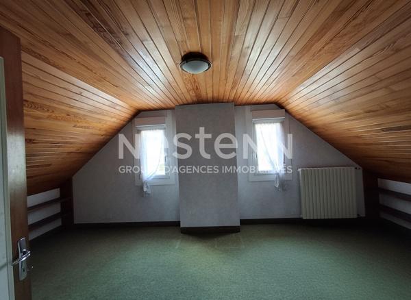 Elven maison à vendre de 154 m² à rénover entièrement sur un terrain de 3 460 m² / Morbihan / Bretagne