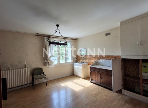 Elven maison à vendre de 154 m² à rénover entièrement sur un terrain de 3 460 m² / Morbihan / Bretagne