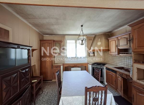 Elven maison à vendre de 154 m² à rénover entièrement sur un terrain de 3 460 m² / Morbihan / Bretagne