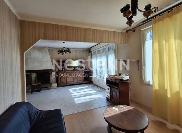 Elven maison à vendre de 154 m² à rénover entièrement sur un terrain de 3 460 m² / Morbihan / Bretagne