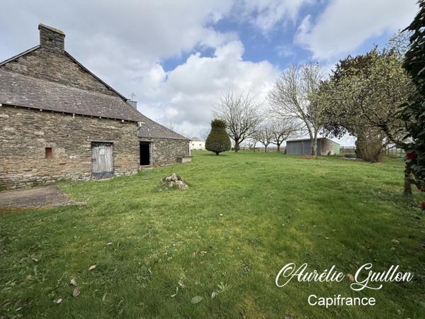 Maison en pierre à réhabiliter – Hangar et beau terrain de 1300 m2 avec puits – Ploërmel