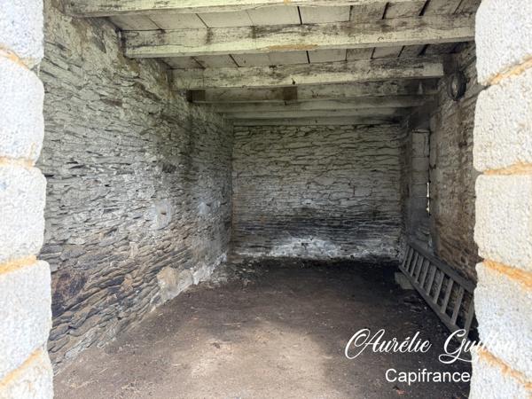 Maison en pierre à réhabiliter – Hangar et beau terrain de 1300 m2 avec puits – Ploërmel