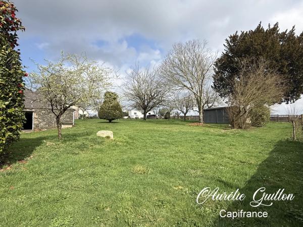 Maison en pierre à réhabiliter – Hangar et beau terrain de 1300 m2 avec puits – Ploërmel