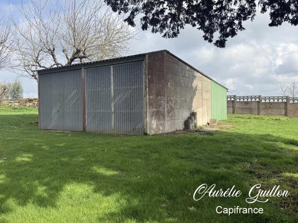 Maison en pierre à réhabiliter – Hangar et beau terrain de 1300 m2 avec puits – Ploërmel