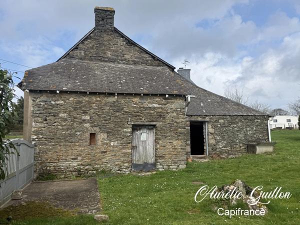 Maison en pierre à réhabiliter – Hangar et beau terrain de 1300 m2 avec puits – Ploërmel