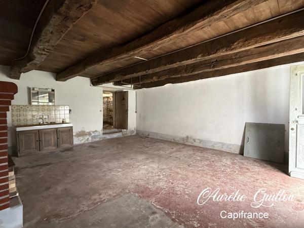 Maison en pierre à réhabiliter – Hangar et beau terrain de 1300 m2 avec puits – Ploërmel