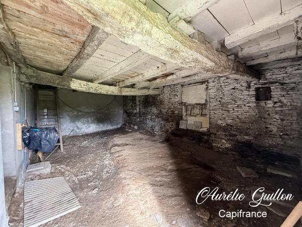 Maison en pierre à réhabiliter – Hangar et beau terrain de 1300 m2 avec puits – Ploërmel