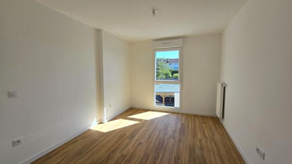 Appartement Provins T2 avec LOGGIA + PARKING / JAMAIS HABITÉ ! Secteur Gare