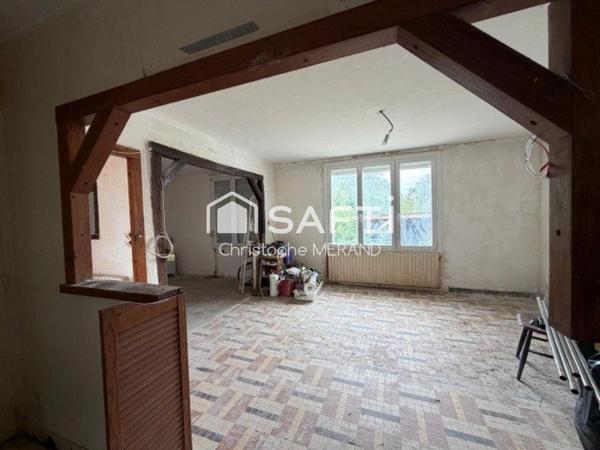 Pavillon 3 chambres  avec un beau potentiel en centre-ville de Dangé-Saint-Romain