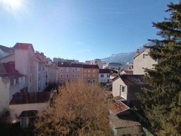 Appartement 2 pièces                                        - 38000 Grenoble Réf : 5690