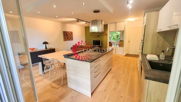 Location grand 2 P meublé de standing - garage et piscine