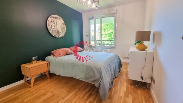 Location grand 2 P meublé de standing - garage et piscine