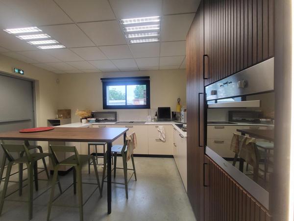 Local D’activité 479m² – Les ponts de ce
