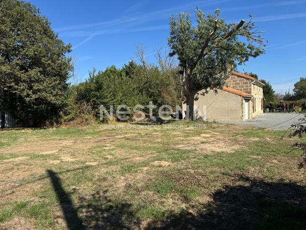 A vendre - Longère en pierre avec jardin et garage - Proche Doué-en-Anjou - D6123