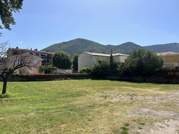 Immobilier Digne-les-Bains (04000) – Terrain constructible 790m2 – 86 000 €