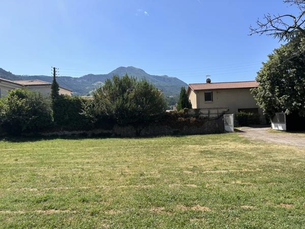 Immobilier Digne-les-Bains (04000) – Terrain constructible 790m2 – 86 000 €