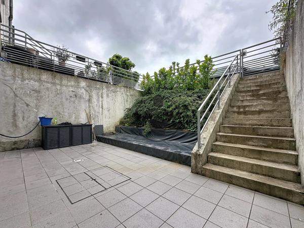 Vente                                                      Appartement
                        
                     6 pièces                      125 m2                     à Saint-Quentin