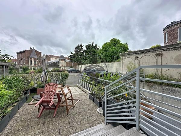Vente                                                      Appartement
                        
                     6 pièces                      125 m2                     à Saint-Quentin