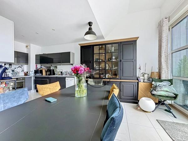 Vente                                                      Appartement
                        
                     6 pièces                      125 m2                     à Saint-Quentin