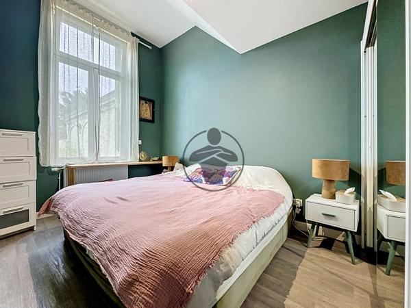 Vente                                                      Appartement
                        
                     6 pièces                      125 m2                     à Saint-Quentin