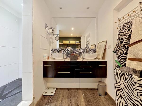 Vente                                                      Appartement
                        
                     6 pièces                      125 m2                     à Saint-Quentin