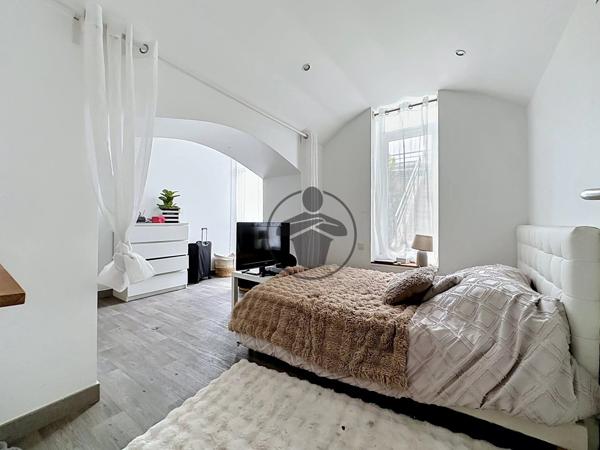 Vente                                                      Appartement
                        
                     6 pièces                      125 m2                     à Saint-Quentin