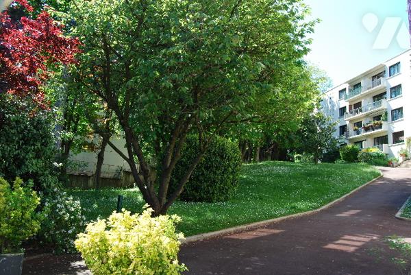 SAINT-CLOUD - CENTRE - Appt 4 pièces, balcon, 3ème et dernier étage