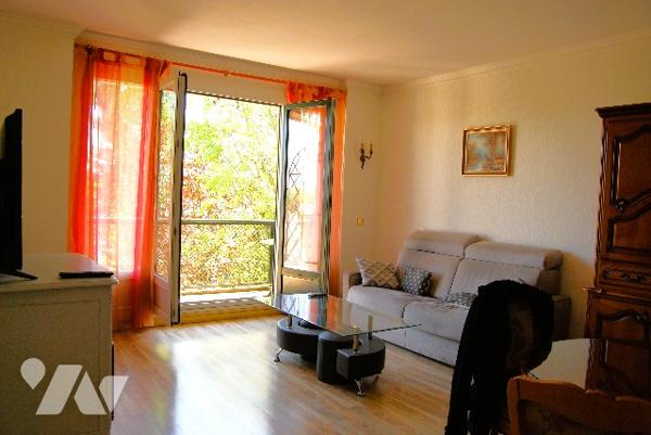 SAINT-CLOUD - CENTRE - Appt 4 pièces, balcon, 3ème et dernier étage