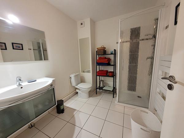 BAIL MEUBLÉ - Joli T2 meublé à Louer proche du centre ville avec terrasse, parking et ascenseur , Concarneau