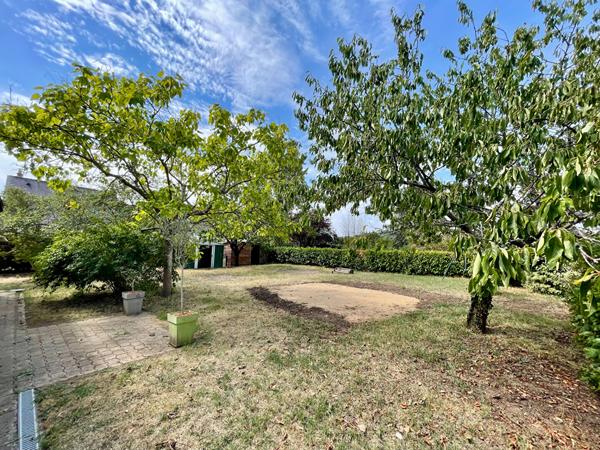 BRISSAC  - RARE SUR LE SECTEUR  - MAISON AU CALME, 4 CHAMBRES + BUREAU, GARAGE 30 m² ET 80 m² DE COMBLES AMÉNAGEABLES