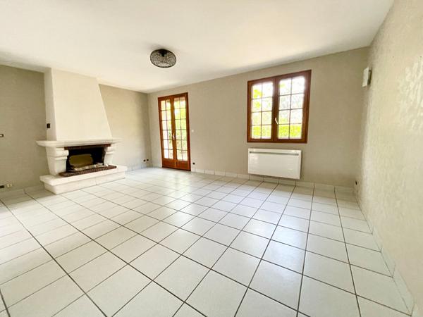 BRISSAC  - RARE SUR LE SECTEUR  - MAISON AU CALME, 4 CHAMBRES + BUREAU, GARAGE 30 m² ET 80 m² DE COMBLES AMÉNAGEABLES