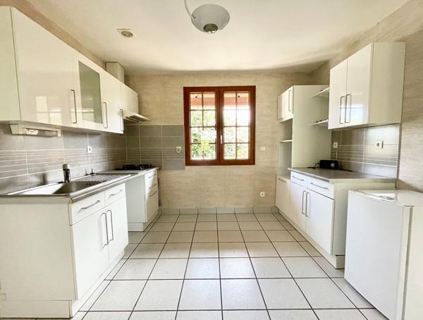 BRISSAC  - RARE SUR LE SECTEUR  - MAISON AU CALME, 4 CHAMBRES + BUREAU, GARAGE 30 m² ET 80 m² DE COMBLES AMÉNAGEABLES