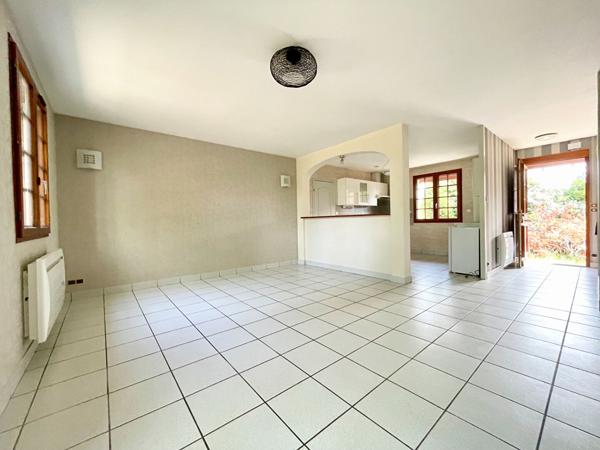 BRISSAC  - RARE SUR LE SECTEUR  - MAISON AU CALME, 4 CHAMBRES + BUREAU, GARAGE 30 m² ET 80 m² DE COMBLES AMÉNAGEABLES