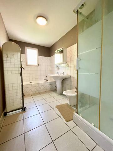 BRISSAC  - RARE SUR LE SECTEUR  - MAISON AU CALME, 4 CHAMBRES + BUREAU, GARAGE 30 m² ET 80 m² DE COMBLES AMÉNAGEABLES