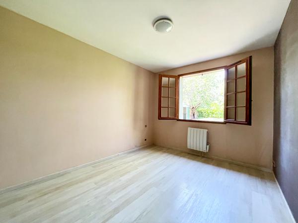 BRISSAC  - RARE SUR LE SECTEUR  - MAISON AU CALME, 4 CHAMBRES + BUREAU, GARAGE 30 m² ET 80 m² DE COMBLES AMÉNAGEABLES