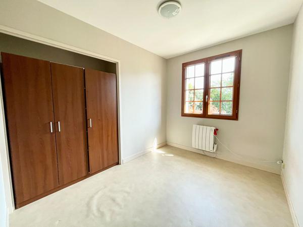 BRISSAC  - RARE SUR LE SECTEUR  - MAISON AU CALME, 4 CHAMBRES + BUREAU, GARAGE 30 m² ET 80 m² DE COMBLES AMÉNAGEABLES
