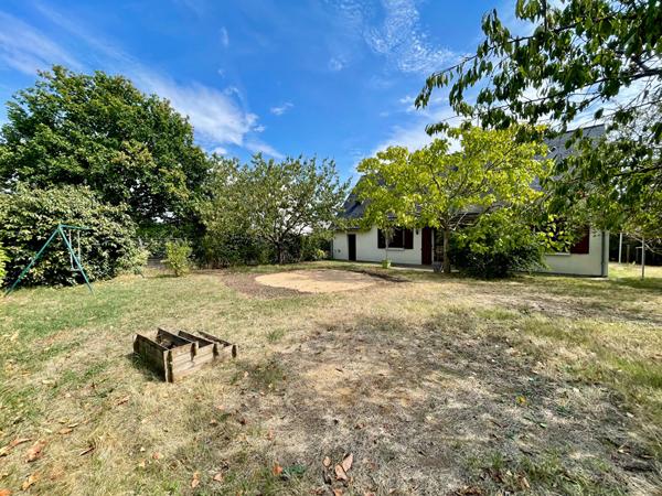 BRISSAC  - RARE SUR LE SECTEUR  - MAISON AU CALME, 4 CHAMBRES + BUREAU, GARAGE 30 m² ET 80 m² DE COMBLES AMÉNAGEABLES