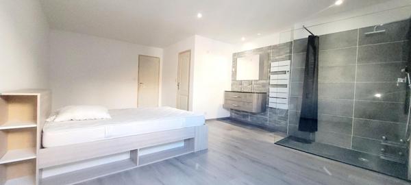 Maison T5 avec grand garage et cour à Armissan