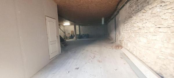 Maison T5 avec grand garage et cour à Armissan