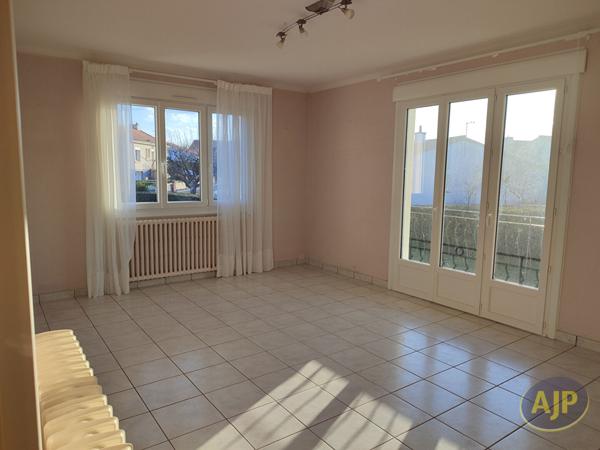 Location maison Montaigu : 1 048 € - AJP Immobilier Montaigu