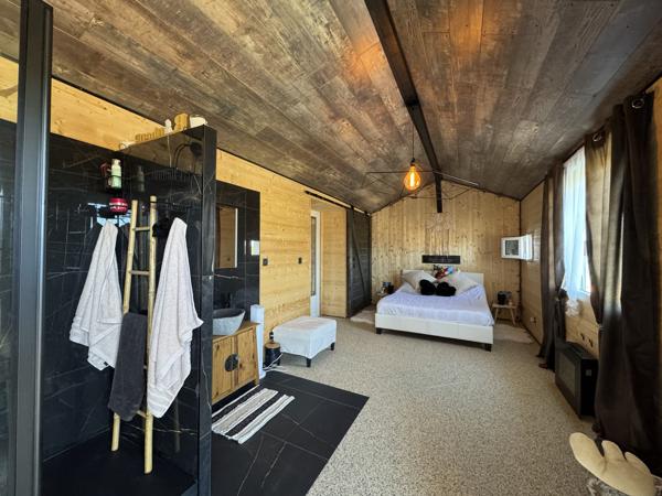 À LOUER – Communay - Maison meublée de 120 m² avec terrasse, jacuzzi et studio indépendant Communay (69360)