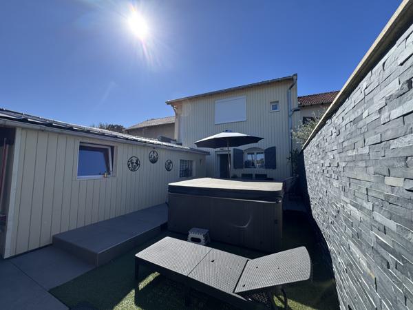 À LOUER – Communay - Maison meublée de 120 m² avec terrasse, jacuzzi et studio indépendant Communay (69360)