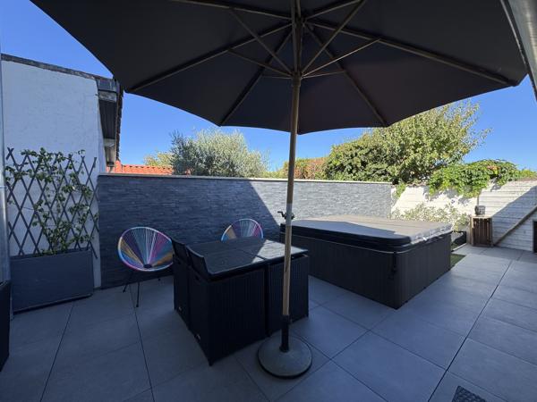 À LOUER – Communay - Maison meublée de 120 m² avec terrasse, jacuzzi et studio indépendant Communay (69360)