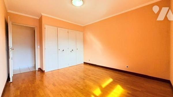 Appartement T4, cave et garage