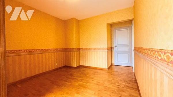 Appartement T4, cave et garage