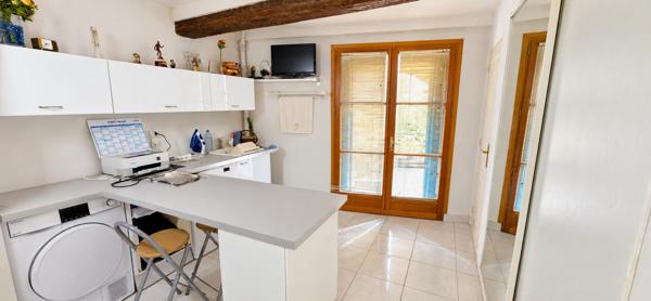 LE MUY, BELLE MAISON DE VILLE AVEC LOCAL COMMERCIAL, EXCELLENT ÉTAT