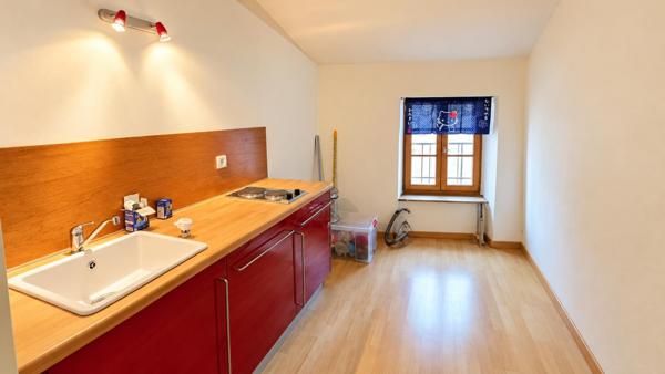 LE MUY, BELLE MAISON DE VILLE AVEC LOCAL COMMERCIAL, EXCELLENT ÉTAT