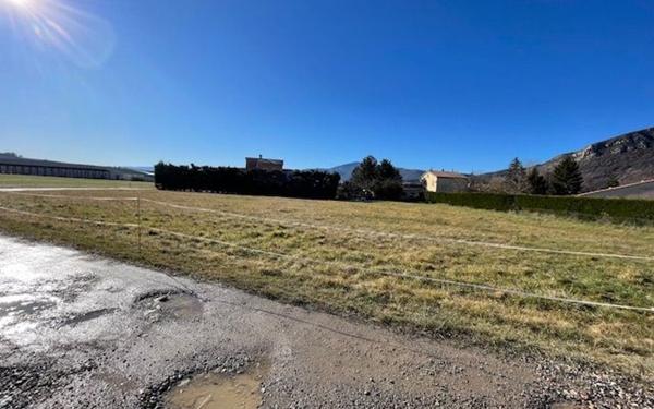 Terrain à vendre    Laragne-Montéglin