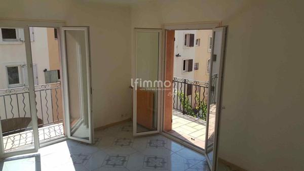 Ensemble immobilier avec parking