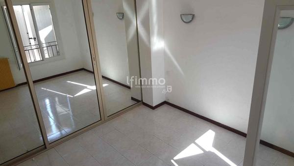 Ensemble immobilier avec parking